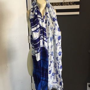 Long light Gap floral scarf